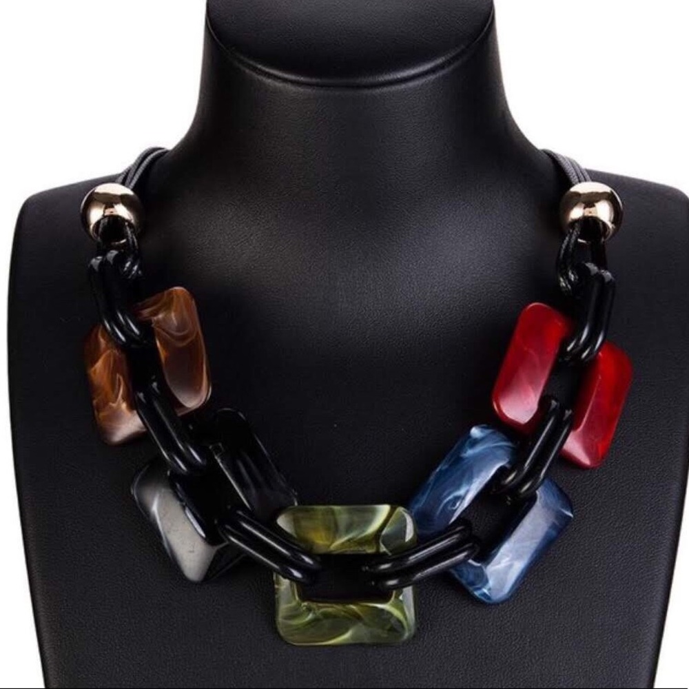 🌸NEW ARRIVALS 🌸 BIG ACRYLIC NECKLACE